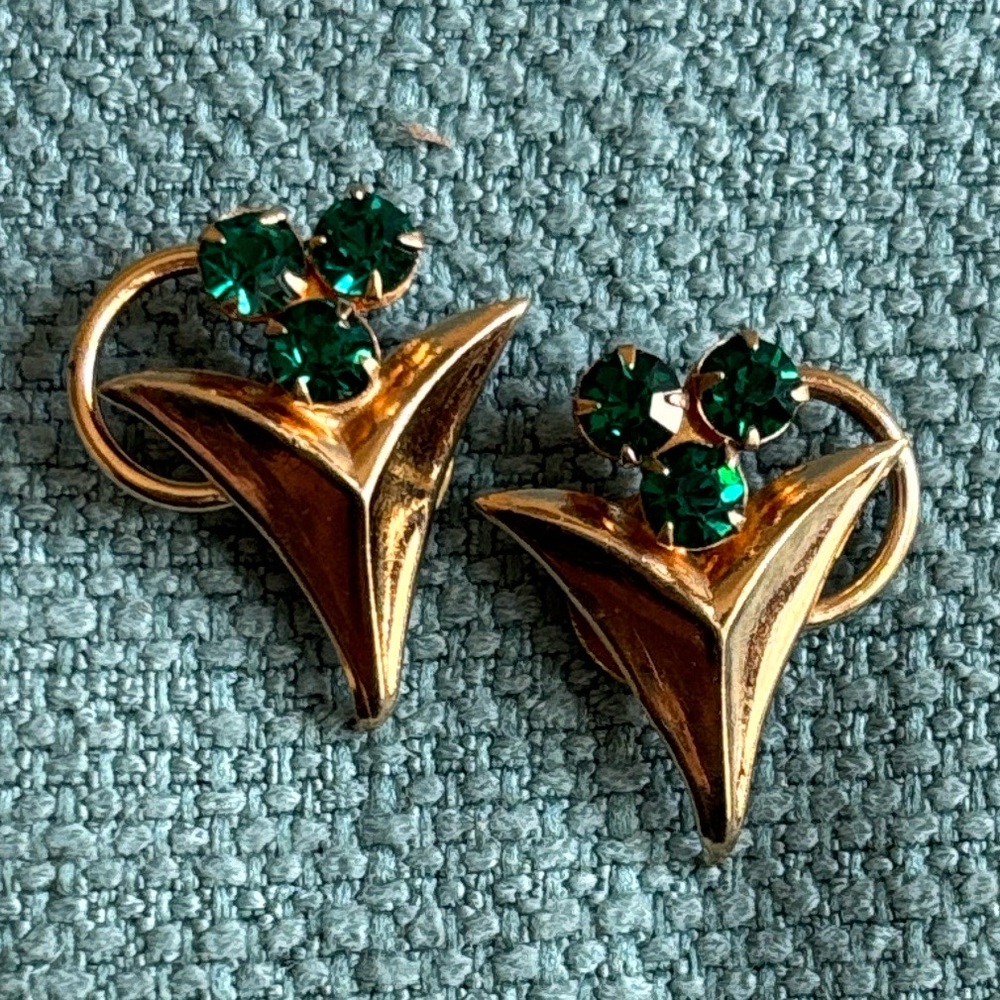 Vintage Green Stones Floral Earrings, Converted Posts, Lovely Design, Gold Metal